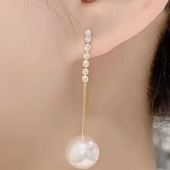 Gold Chain Pearl Earrings - Picture 2 of 3